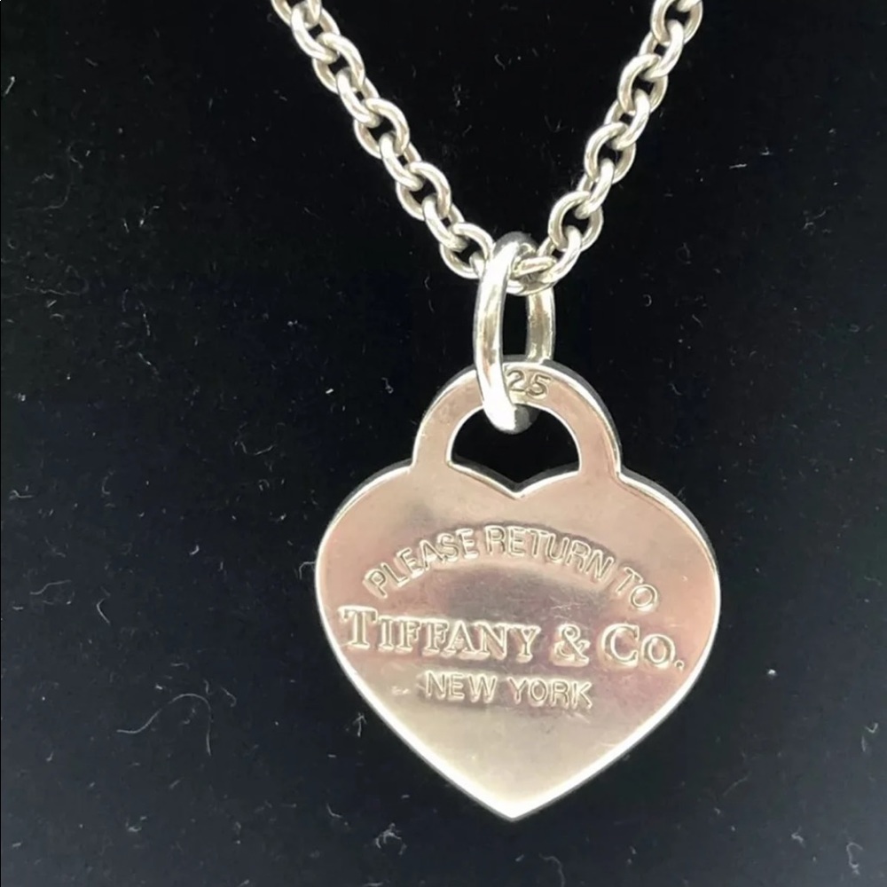Stunning Tiffany & co necklace
